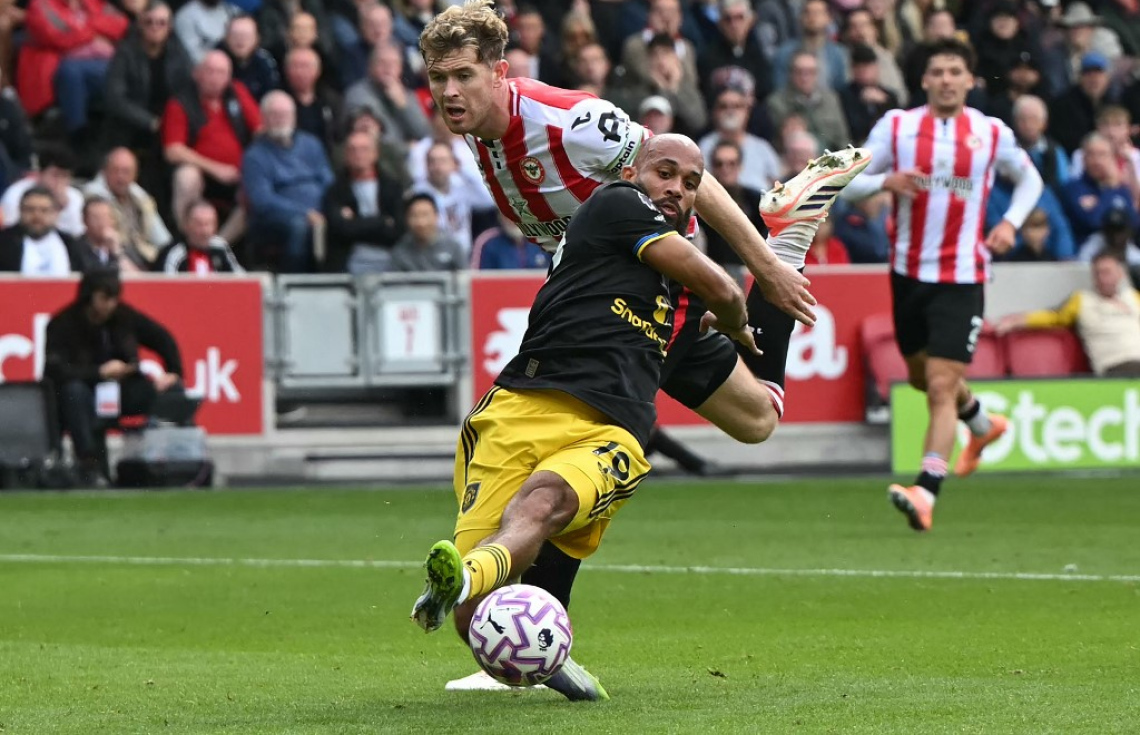 އެމްބެއުމޯ ޔުނައިޓެޑަށް ޕެނަލްޓީ ހޯދައިދިން ވަގުތު.-- ފޮޓޯ: އޭއެފްޕީ