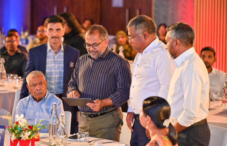 ބީއެމްއެލް އާއި އެމެކްސް ގުޅިގެން ޓޫރިޒަމް ކެމްޕެއިނެއް