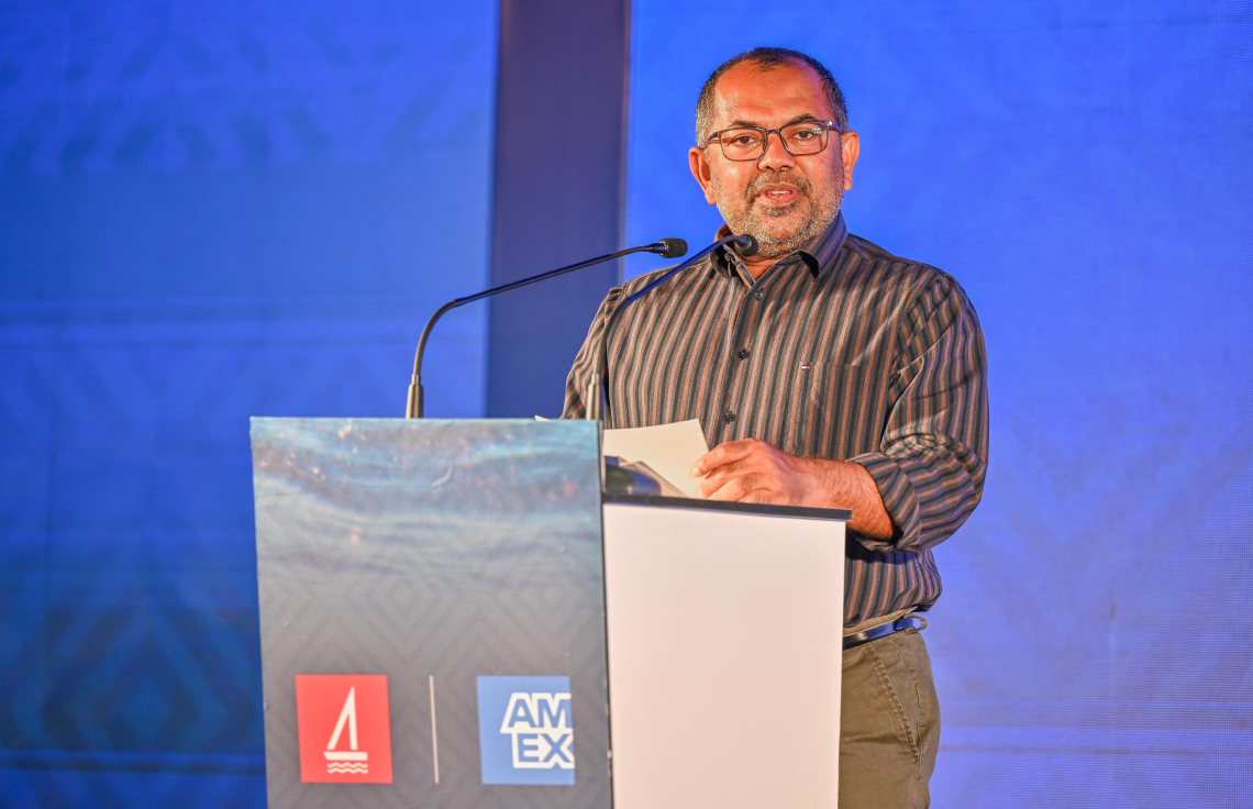 މިނިސްޓަރު ޒަމީރު ވާހަކަދައްކަވަނީ. އާ ކެމްޕެއިންގެ ތެރެއިން ރާއްޖޭގެ ޓޫރިޒަމަށް އިތުރު ކުރިއެރުން ލިބޭނެ ކަމަށް އެނާ ވިދާޅުވި.-- ފޮޓޯ: ފަޔާޒް މޫސާ / މިހާރު