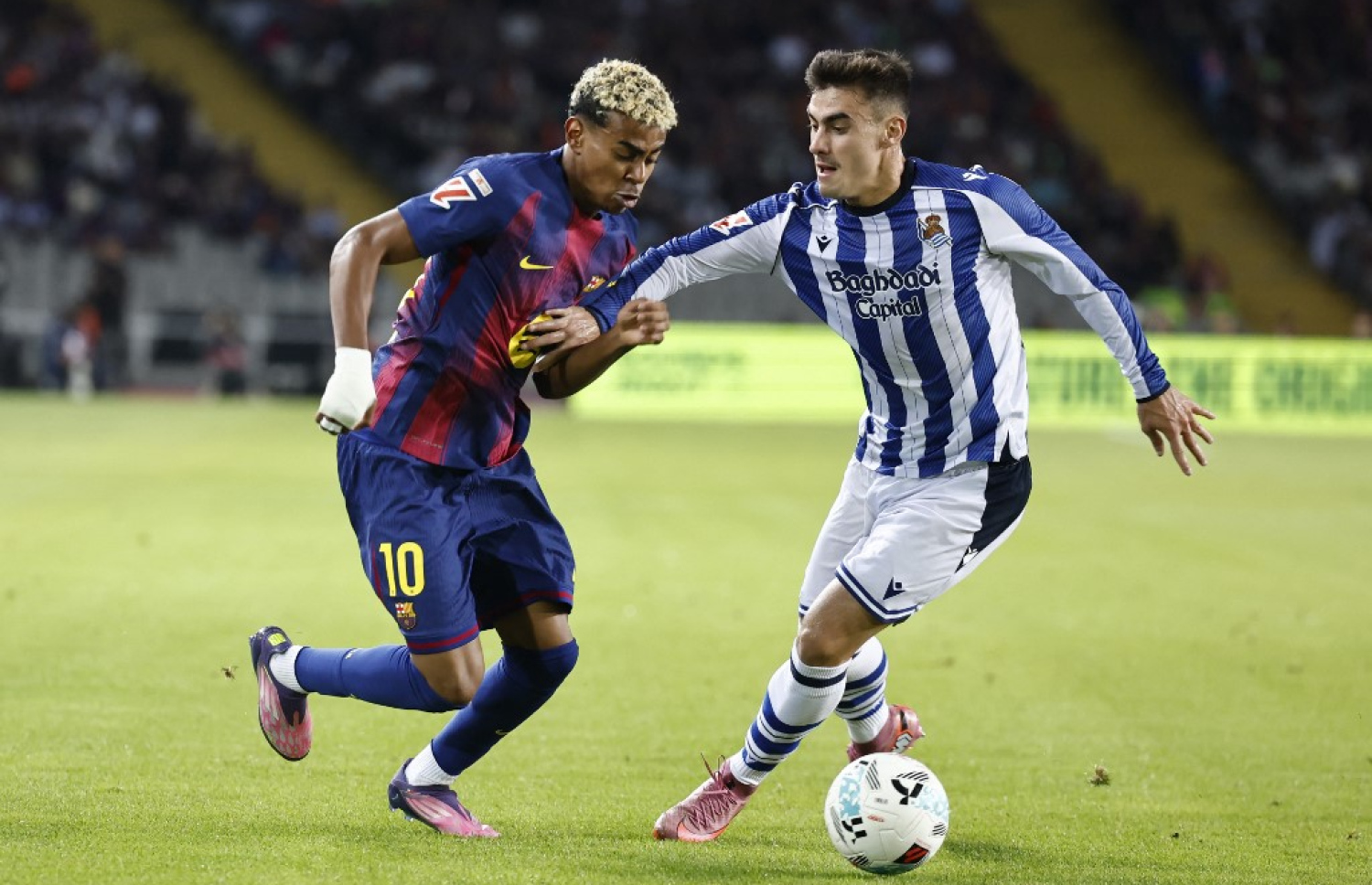 ސޮސިއެޑާޑާ ދެކޮޅަށް ޔަމާލް ކުޅެނީ؛ މި މެޗުގެ ކުރިން އޭނާއަށް ވަނީ އަނިޔާގެ ސަބަބުން ހަތަރު މެޗު ގެއްލިފަ.-- ފޮޓޯ: އޭއެފްޕީ