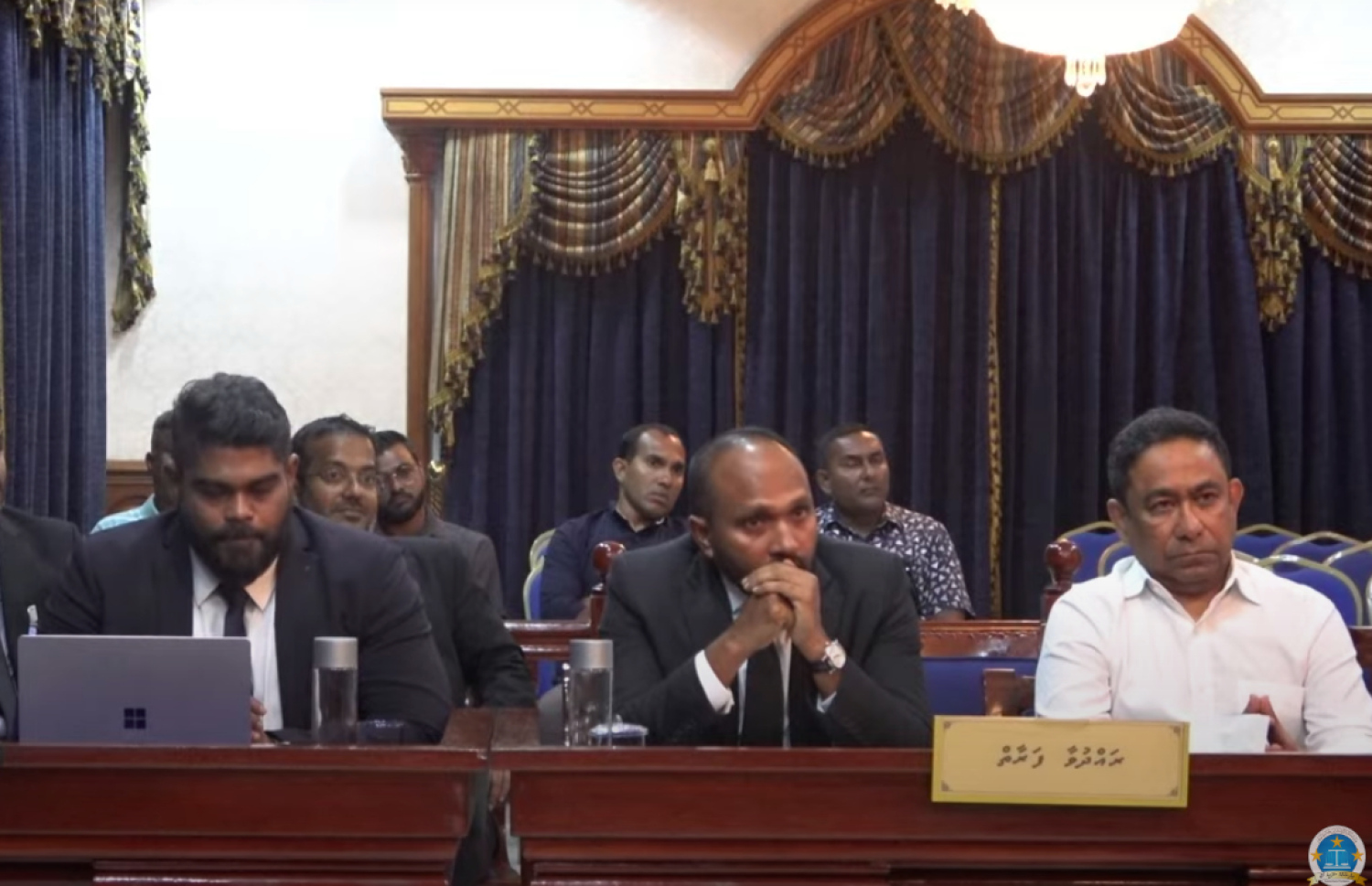 މިއަދުގެ އަޑުއެހުމުގައި ޔާމީން ބައިވެރިވެ ވަޑައިގަންނަވަނީ