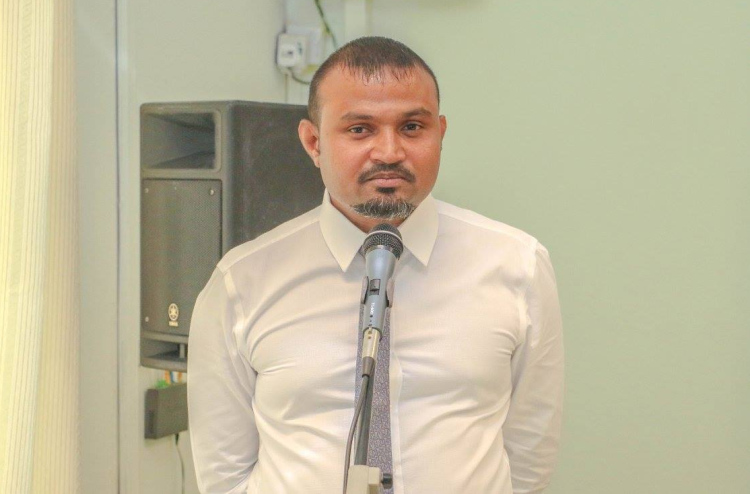 މައުމޫންގެ މައްޗަށް ހުކުމް އިއްވުން ފަސްކޮށްފި