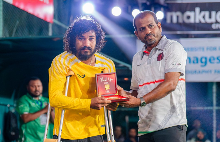 ހާއްޕެއަށް އަދާކުރި އިހްތިރާމުން ލޮލުން ފާއްދާލީ ކަރުނަ