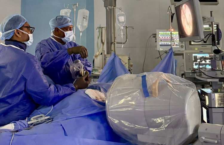 ކެމެރާ ލައްވައިގެން މައިދަބައިގެ ކާމިޔާބު އޮޕަރޭޝަނެއް