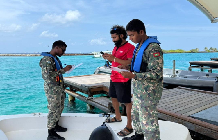 ކަނޑުދަތުރު ކުރާ އުޅަނދުތައް ޗެކްކުރުމުގެ އޮޕަރޭޝަނެއް