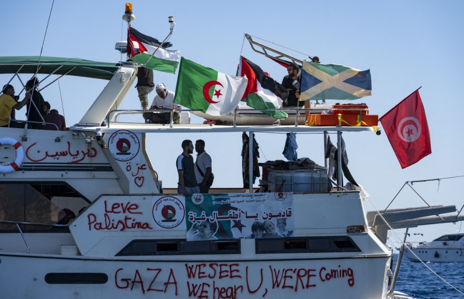 ޣައްޒާއަށް އެހީ ހިފައިގެން ދަތުރުކުރާ ފްލޮޓީލާގެ އުޅަނދެއް.-- ފޮޓޯ: އޭއެފްޕީ