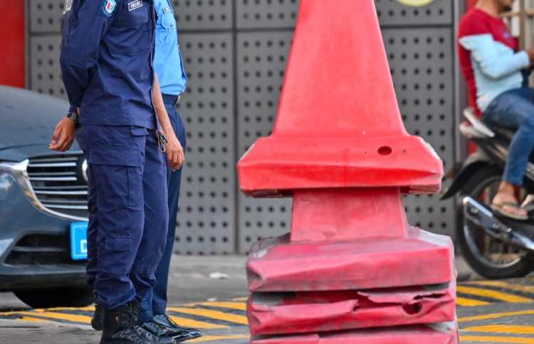 ބަނގުރަލާއެކު ހައްޔަރުކުރި ބައެއްގެ ތެރޭގައި ފުލުހެއް!