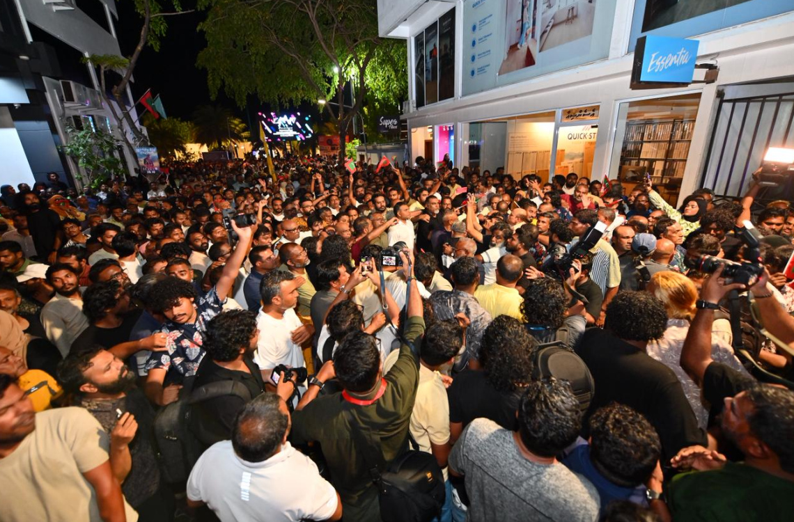 ބަނޑުހައިހޫނުކަމުގެ ހަޅުތާލު ކުރި މީހުން ކާން ފަށައިފި