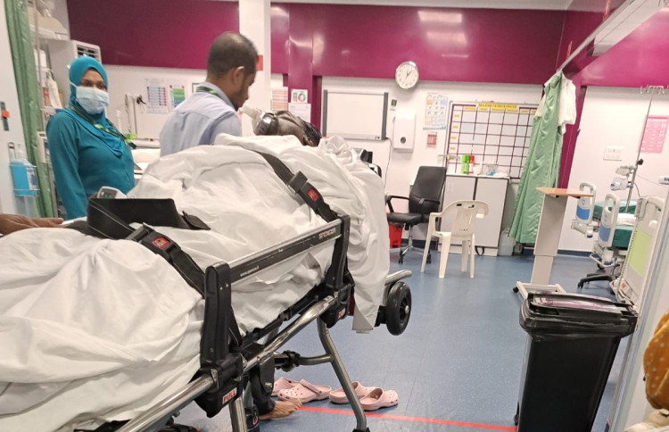 މުޒާހަރާގައި ހުއްޓާ ހާޓްއެޓޭކެއް ޖެހިގެން ފަރުވާދެނީ