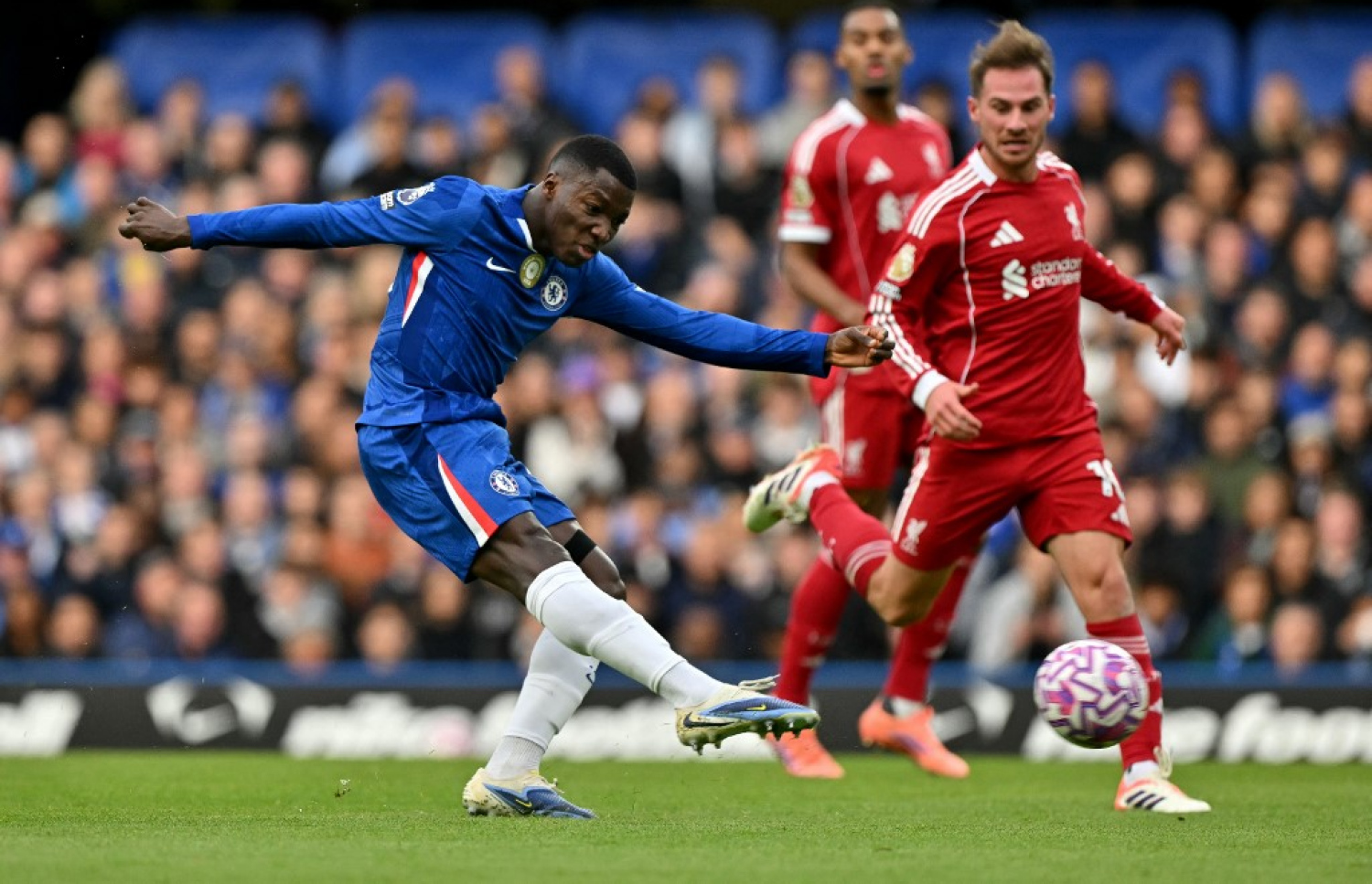 ފުރަތަމަ ހާފުގައި ކައިސޭޑޯ ޗެލްސީއަށް ލީޑު ނަގައިދެނީ.-- ފޮޓޯ: އޭއެފްޕީ