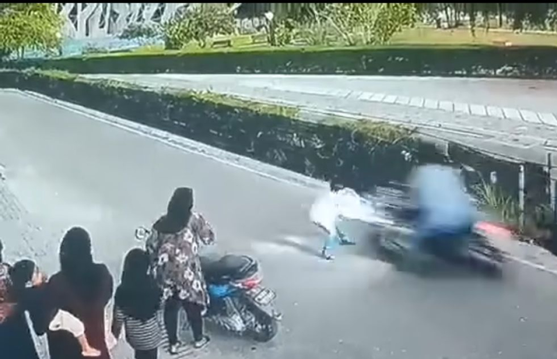 ލައިސަންސް ނެތި ދުއްވަނިކޮށް ޖެހުނީ ކުއްޖެއްގެ ގައިގައި