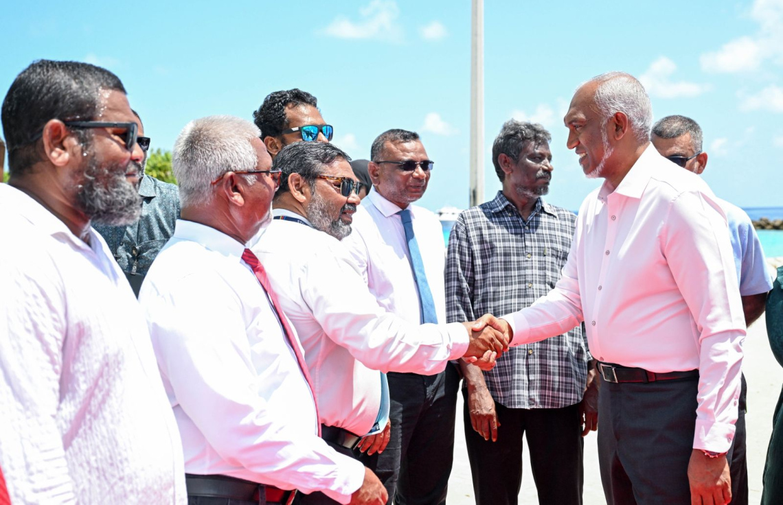 Rashun beyrun genna muvazzafun baithibban accommodation thah alhanee