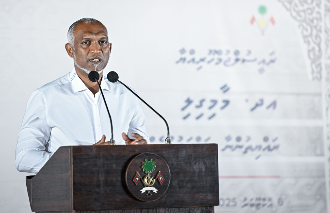 ރައީސް މުއިއްޒު މާމިގިލީގެ ރައްޔިތުންނާ ރޭ ވާހަކަފުޅު ދައްކަވަނީ.---ފޮޓޯ: ރައީސް އޮފީސް