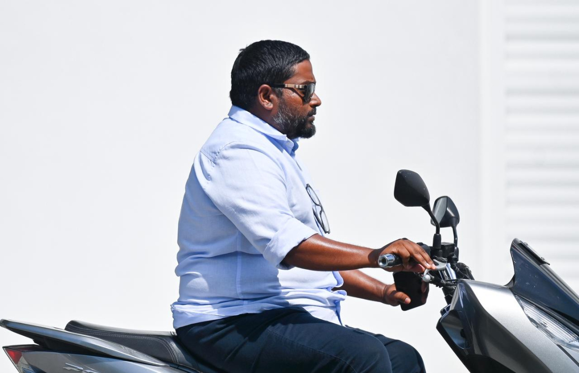 މިއަދުގެ އަޑުއެހުމަށް ބައްސާމް ހާޒިރުވަނީ --- މިހާރު ފޮޓޯ/ފަޔާޒް މޫސާ