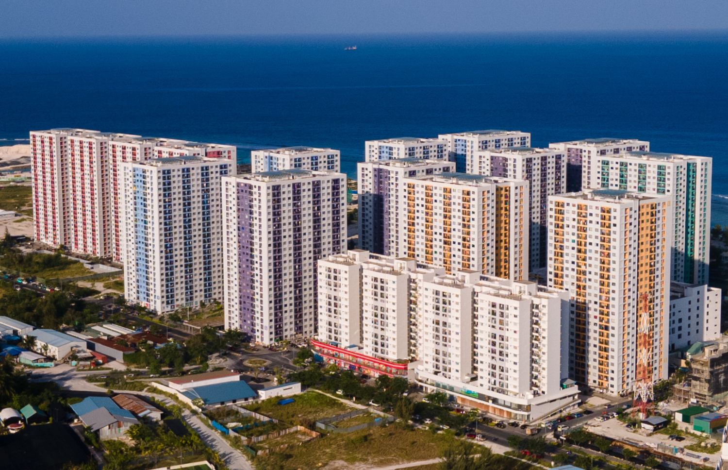 ހުޅުމާލޭ 2 ގައި އިމާރާތްކޮށްފައިވާ ފްލެޓްތައް.-- ފޮޓޯ: ފަޔާޒު މޫސާ | މިހާރު