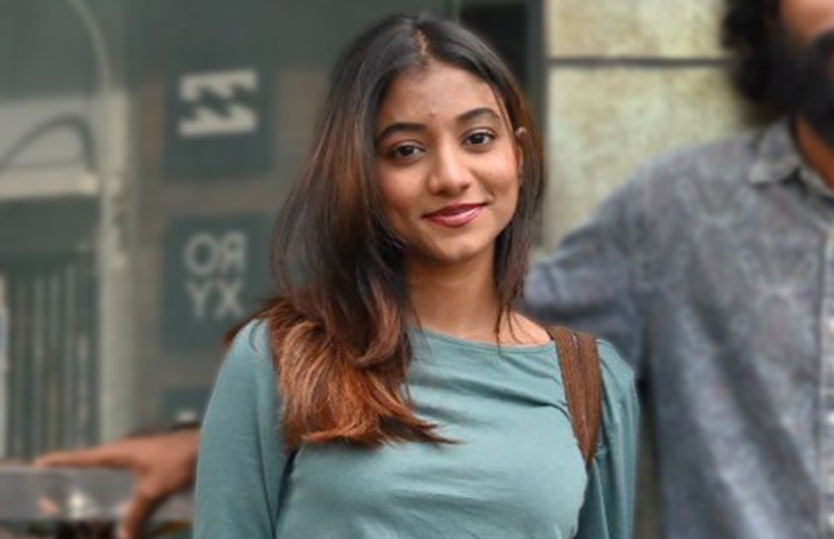 އިންޒާރުދިން ކަމަށް ބުނެ ޝިމަންގެ ފޯނު ހިފަހައްޓައިފި