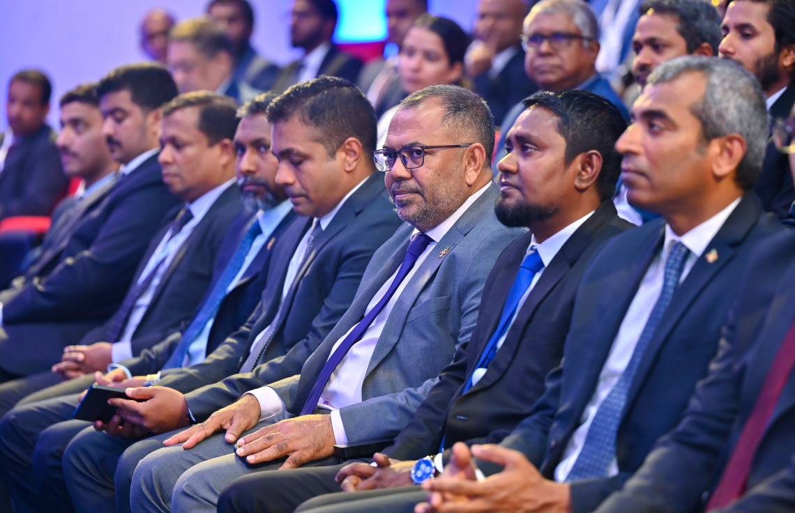 މޯލްޑިވްސް އެކައުންޓެންޓްސް ފޯރަމް 2025 ފެށުމުގެ ރަސްމިއްޔާތުގައި ފިނޭން މިނިސްޓަރު މޫސާ ޒަމީރާއި އެހެން ބައެއް ބޭފުޅުން ބައިވެރިވެވަޑައިގަންނަވަނީ.--- ފޮޓޯ: ފަޔާޒު މޫސާ | މިހާރު