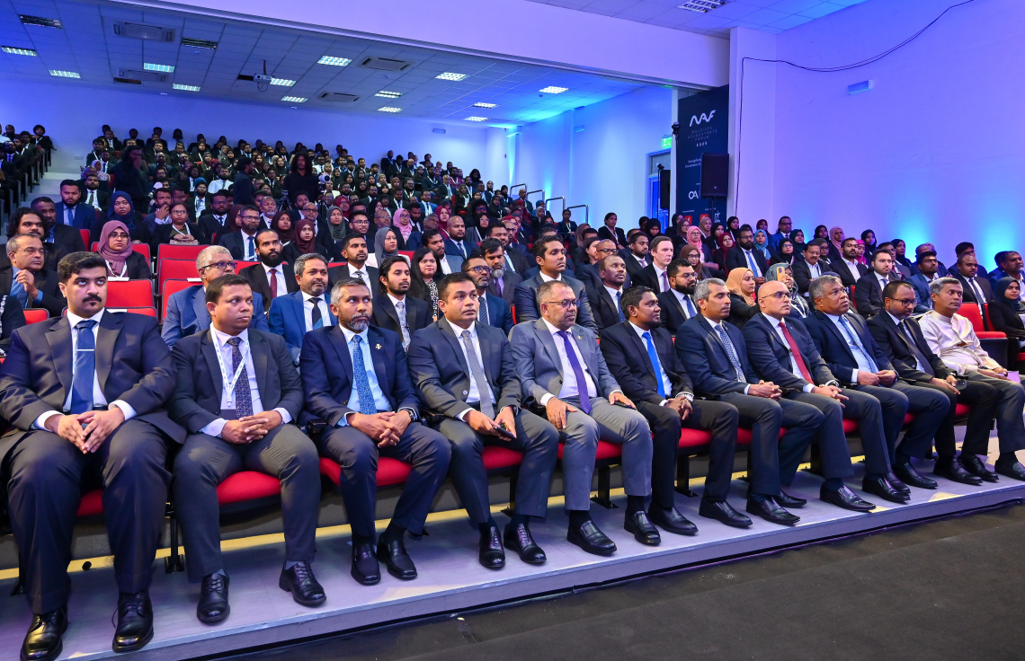 މޯލްޑިވްސް އެކައުންޓެންޓްސް ފޯރަމް 2025 ފެށުމުގެ ރަސްމިއްޔާތު: މި ފޯރަމްގައި 300 އަށް ވުރެ ގިނަ އެކައުންޓެންޓުން ބައިވެިރވޭ.--- ފޮޓޯ: ފަޔާޒު މޫސާ | މިހާރު