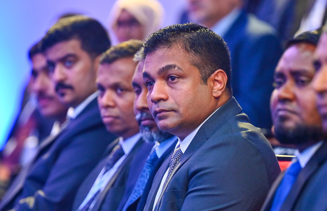 އިންސްޓިޓިއުޓް އޮފް ޗާޓަޑް އެކައުންޓެންޓްސް އޮފް ދަ މޯލްޑިވްސް (ސީއޭ) އިން އިންތިޒާމު ކޮށްގެން ކޮންމެ އަހަރަކު ބާއްވާ "މޯލްޑިވްސް އެކައުންޓެންޓްސް ފޯރަމް" މި އަހަރު ފެށުމަށް ބޭއްވި ރަސްމިއްޔާތުގައި ސީއޭގެ ނައިބު ރައީސް އަލީ ފާރިސް މުހައްމަދު ބައިވެރިވެވަޑައިގަންނަވަނީ.--- ފޮޓޯ: ފަޔާޒު މޫސާ | މިހާރު