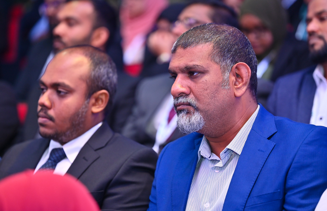 މޯލްޑިވްސް އެކައުންޓެންޓްސް ފޯރަމް ހުޅުވުމަށް އެމްއެންޔޫގެ އޮޑިޓޯރިއަމްގައި މިއަދު ބޭއްވި ރަސްމިއްޔާތުގައި ފޯރަމްގެ ބައިވެރިއަކު ބައިވެރިވަނީ.--- ފޮޓޯ: ފަޔާޒު މޫސާ | މިހާރު