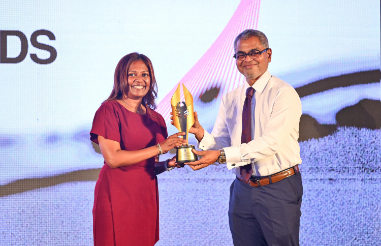 ޓޫރިޒަމް އެވޯޑު: 8 ތަނަކަށް 10 އެވޯޑް