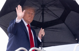 އެމެރިކާގެ ރައީސް ޑޮނަލްޑް ޓްރަމްޕު: އޭނާ ވިދާޅުވަނީ ތިން ވަނަ ދައުރެއް ހޯދަން ނައިބު ރައީސްގެ ގޮތުގައި އިންތިހާބަށް ވާދަ ނުކުރައްވާނެ ކަމަށް. -- ފޮޓޯ: އޭއެފްޕީ