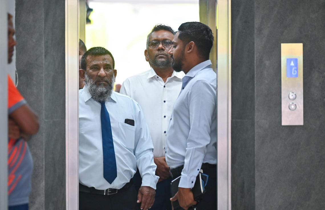 Raees ge dharikalun ge aburaa gulhey massala isthiunaaf koffi