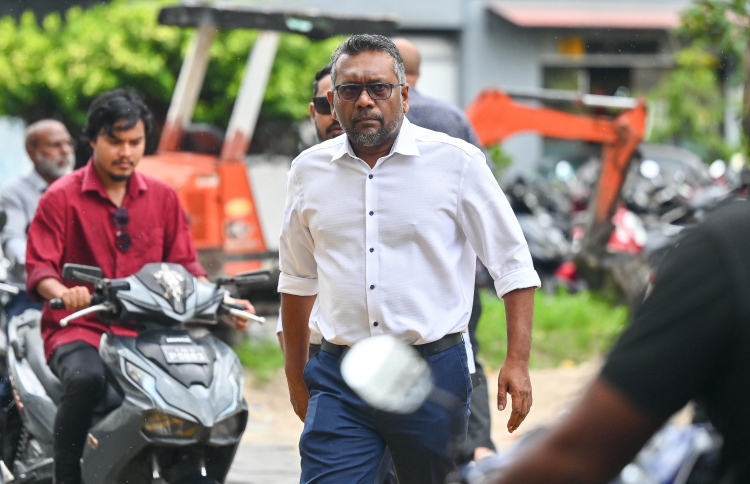 ކުރީގެ މިނިސްޓަރު ފައްޔާޒް އޭސީސީއަށް ހާޒިރުކޮށްފި