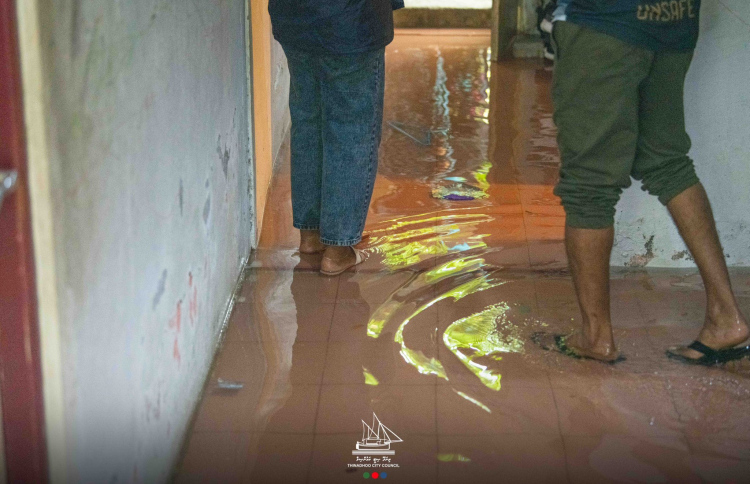 ތިނަދޫގައި ފެންބޮޑުވެ ބައެއް ގޭގެއަށް ފެން ވަދެއްޖެ