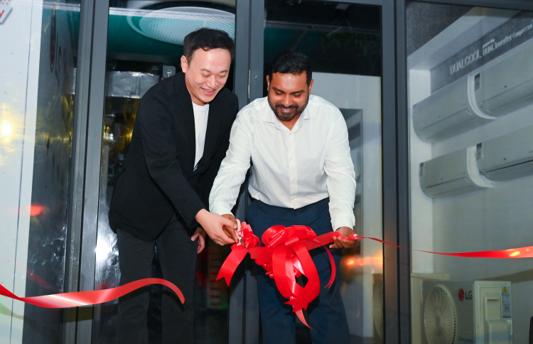 ޕްރޯއޭސީން އެލްޖީގެ ޕްރޮޑަކްޓުތައް ވިއްކާ ފިހާރައެއް