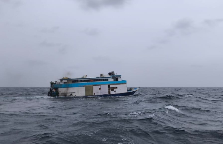 މުދާ ހިފައިގެން ދަތުރުކުރި ބޯޓެއް އަޑިއަށް ހިނގައްޖެ