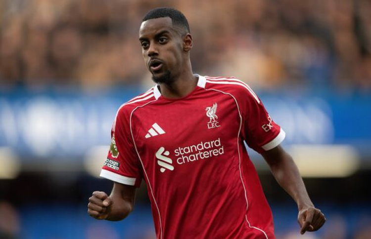 އީސާކް ހުރީ އެންމެ ރަނގަޅު ފޯމުގައި: ސްލޮޓް