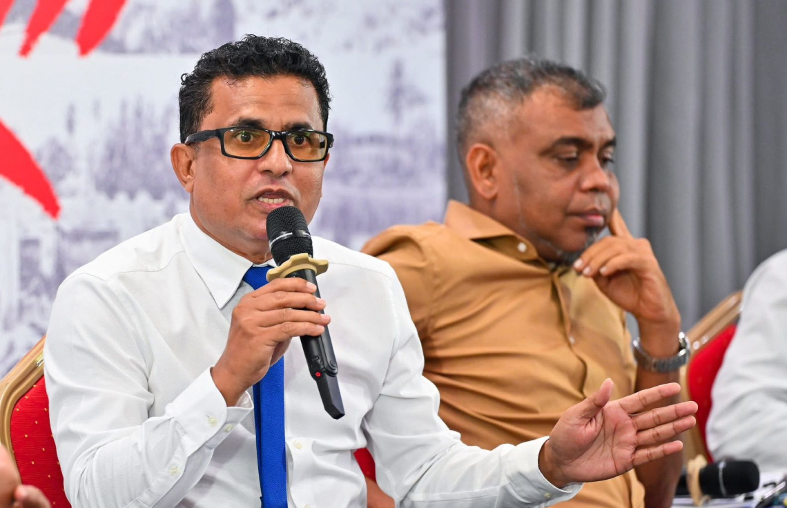 "މިހާރު" އައްޑޫ ބަހުސްގެ ތެރެއިން: އައްޑޫގައި އޮތީ ވަކިވުމާއި އެކަތިގަނޑެއްގެ ގޮތުގައި އޮތުމުގެ ވަރަށް ހޫނު ބަހުސެއް - ފޮޓޯ: ނިޝާން އަލީ / މިހާރު