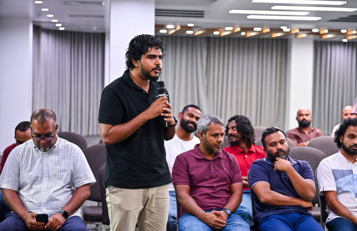 "މިހާރު" އައްޑޫ ބަހުސްގެ ތެރެއިން: އައްޑޫގައި އޮތީ ވަކިވުމާއި އެކަތިގަނޑެއްގެ ގޮތުގައި އޮތުމުގެ ވަރަށް ހޫނު ބަހުސެއް - ފޮޓޯ: ނިޝާން އަލީ / މިހާރު