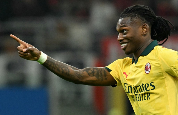 ލިއާއޯގެ ދެ ލަނޑުން މިލާން އެއް ވަނަ އަށް