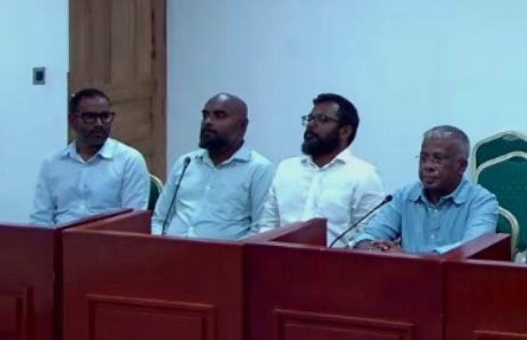 އަކްރަމަށް ކުރާ ދައުވާއަށް އިންކާރުކޮށްފި