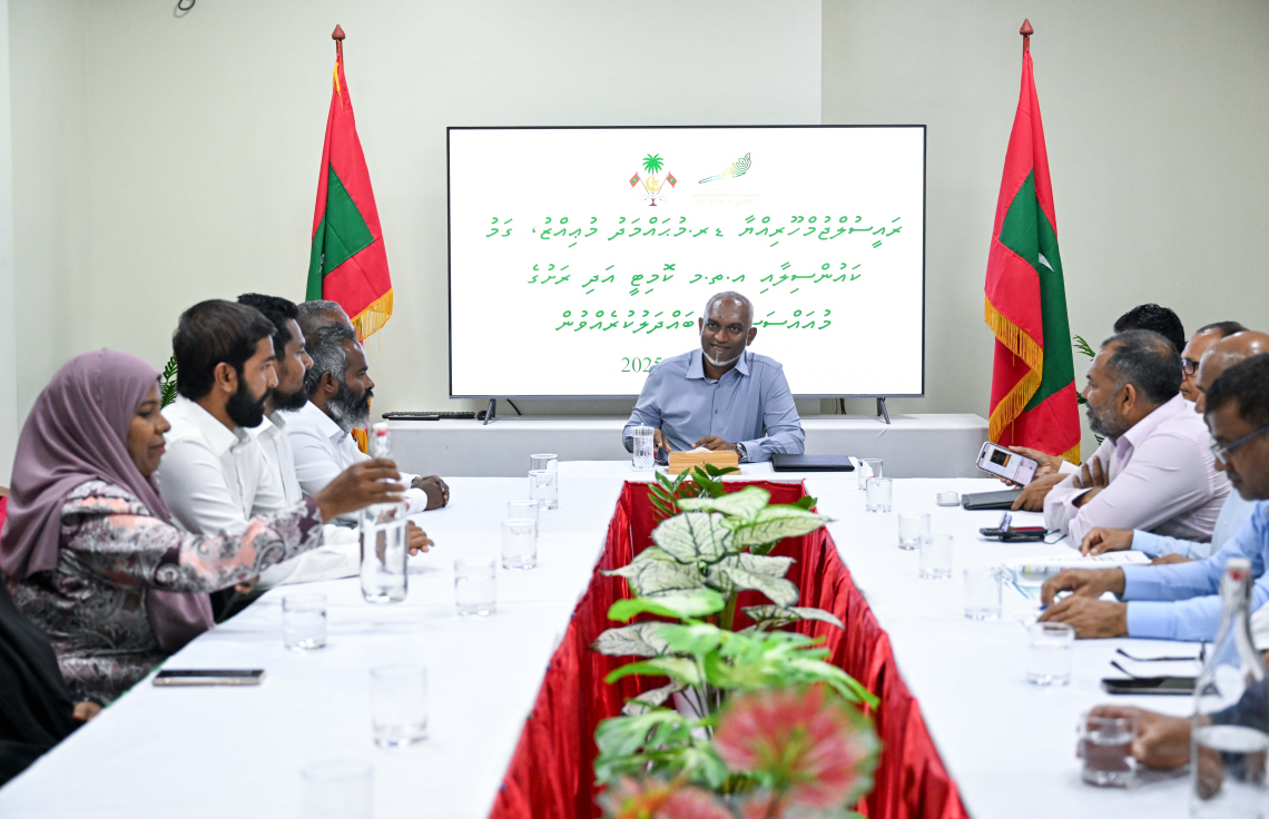 ރައީސް މުއިއްޒު ލ. ގަމު ކައުންސިލްގެ މެމްބަރުންނާ މިއަދު ބައްދަލުކުރައްވަނީ.---ފޮޓޯ: ރައީސް އޮފީސް