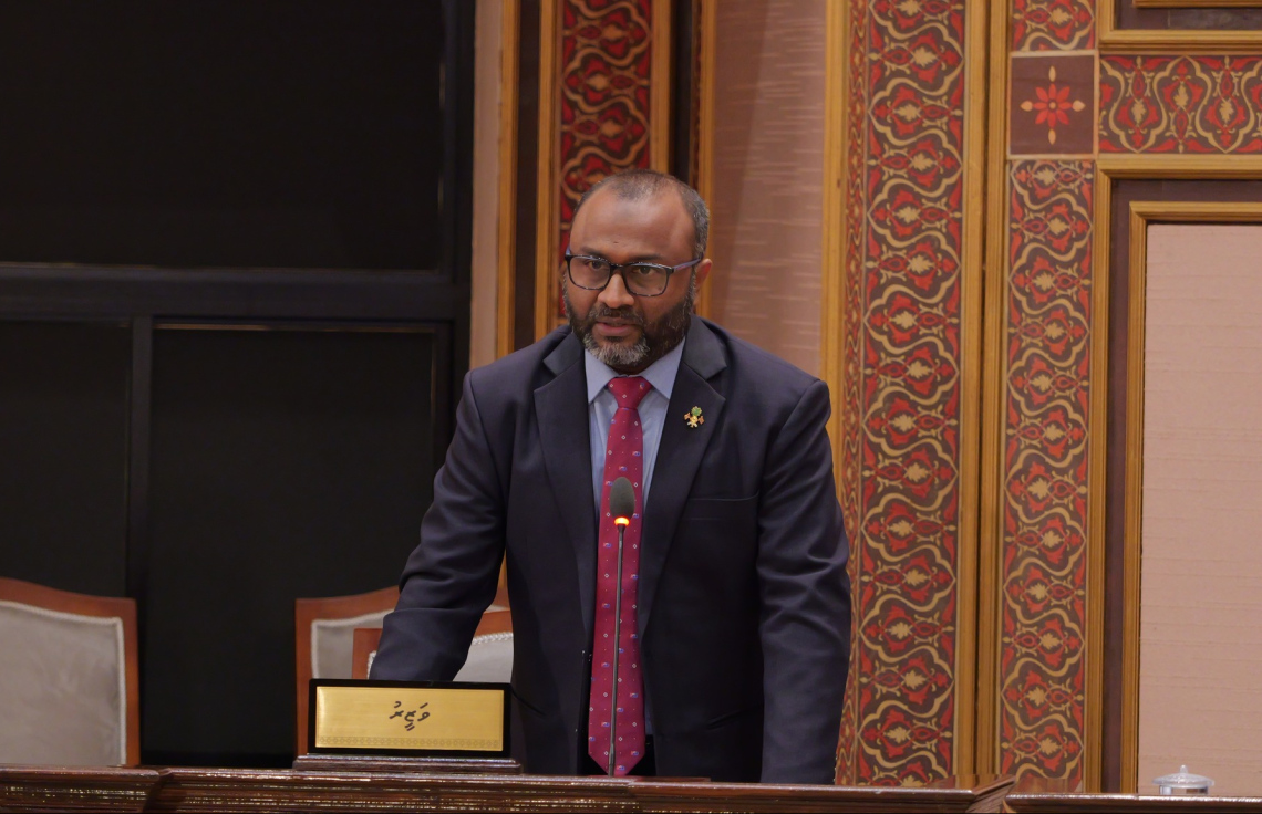 މިނިސްޓަރު ޝަހީމްގެ ރައްދާ އެކު، މަޖިލިސް ހޫނުވެއްޖެ