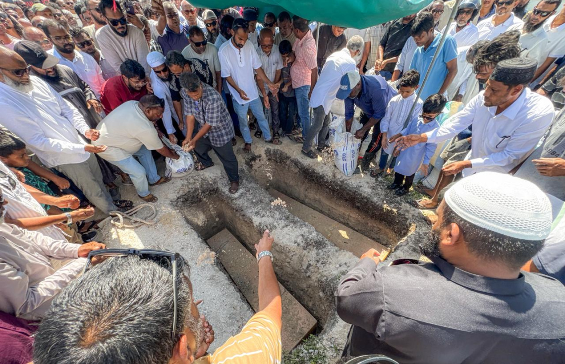 އައްޑޫގެ ދެމަފިރިންގެ މަރު: ޖެހިޖެހިގެން ވަޅުލައިފި