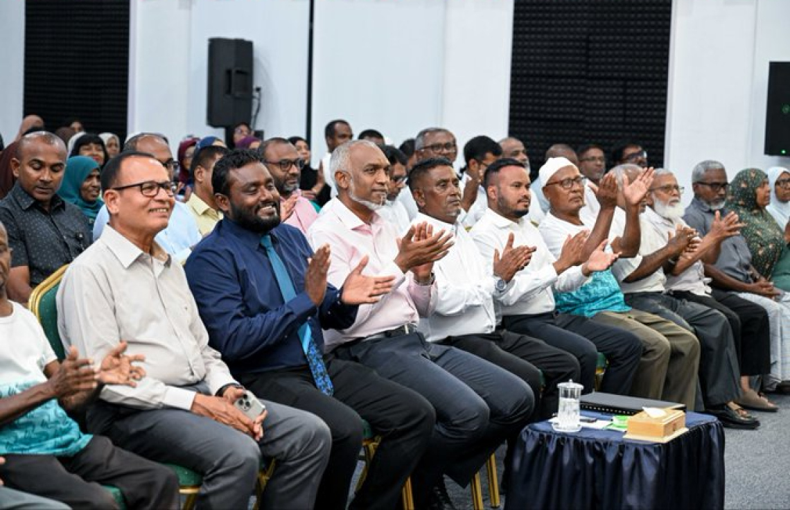 ނައިފަރުގައި މިރޭ ބޭއްވި ޖަލްސާގައި ރައީސް މުއިއްޒު ބައިވެރިވެވަޑައިގަންނަވަނީ.---ފޮޓޯ: ރައީސް އޮފީސް