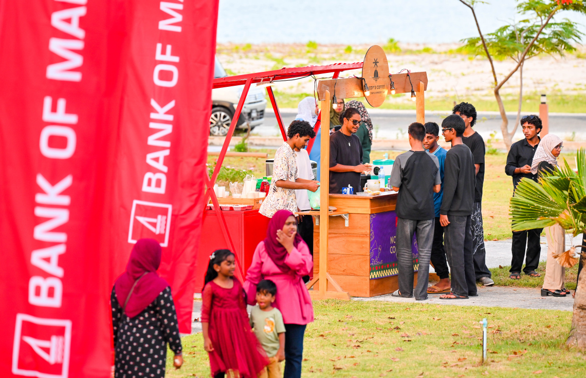 ބީއެމްއެލް އިން އިންތިޒާމު ކޮށްގެން އައްޑޫގައި މިދިޔަ މަހު އައްޑޫ ހިތަދޫގައި ބޭއްވި "ބީއެމްއެލް ކާނިވާ: ސީއެސްއާރަށް އެންމެ ބޮޑެތި ހޭދައެއް ކުރާ ބޭންކަކީ ވެސް ބީއެމްއެލް.--- ފޮޓޯ: ނިޝާން އަލީ | މިހާރު