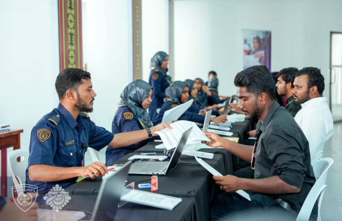 އިމިގްރޭޝަންގެ 70 ވަޒީފާއަށް އެދި 500 މީހުން