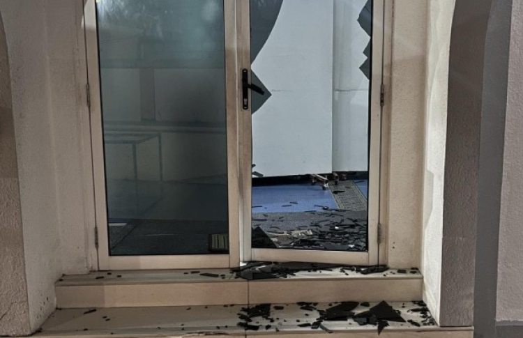 ފުރުގާން މިސްކިތުގެ ދޮރަށް ގެއްލުންދީފައި.