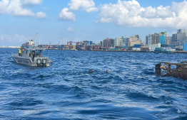 އެމްޕީއެލްގެ ބަނދަރު ސަރަހައްދުގައި މި މަހުގެ ދެ ވަނަ ދުވަހު ކޮޅުވެއްޓި ޖަހާލި ހާދިސާއަށް ފަހު މީހުން ސަލާމަތްކުރުމުގައި ސިފައިން ހަރަކާތްތެރިވަނީ.