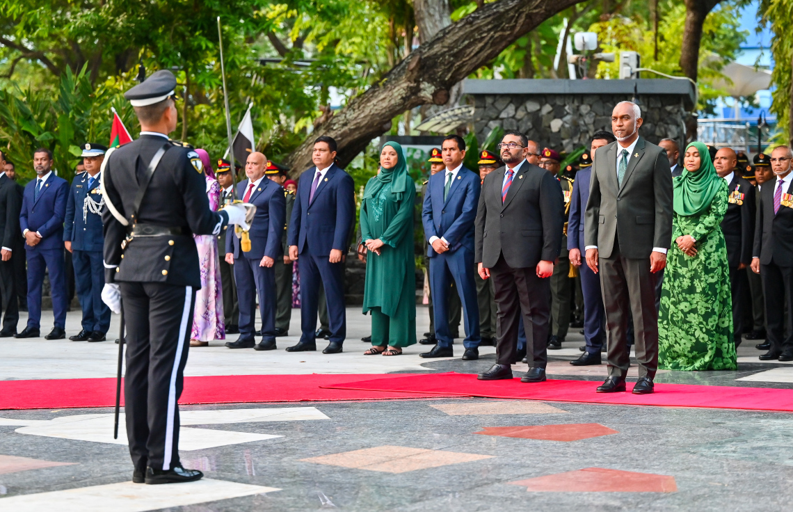 ނޮވެމްބަރު 3 ގެ ހަނދާނީ ބިނާގައި ދިދަ އާއި ގާޑް މައުންޓްކުރުމަށް ބޭއްވި ރަސްމިއްޔާތު ކުރިއަށް ގެންދަނީ.--- ފޮޓޯ: ފަޔާޒު މޫސާ | މިހާރު