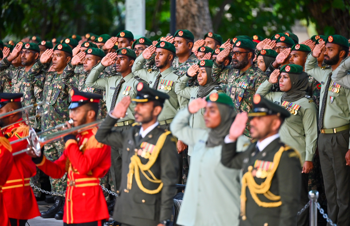 ނަސްރުގެ ދުވަސް ހަނދާނީ ބިނާގައި ދިދަ އާއި ގާޑް މައުންޓް ކުރުމަށް ބޭއްވި ރަސްމިއްޔާތުގައި ސިފައިން ބައިވެރިވަނީ.--- ފޮޓޯ: ފަޔާޒު މޫސާ | މިހާރު