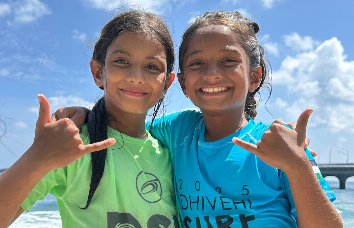 މުބާރާތުގައި ވާދަކުރި އެންމެ ހަގު އެތުލީޓުން؛ އާލިޔާ (ކ)، އިމާނީ (ވ).--- ފޮޓޯ: އެމްއެސްއޭ / ސިޑިބަރި