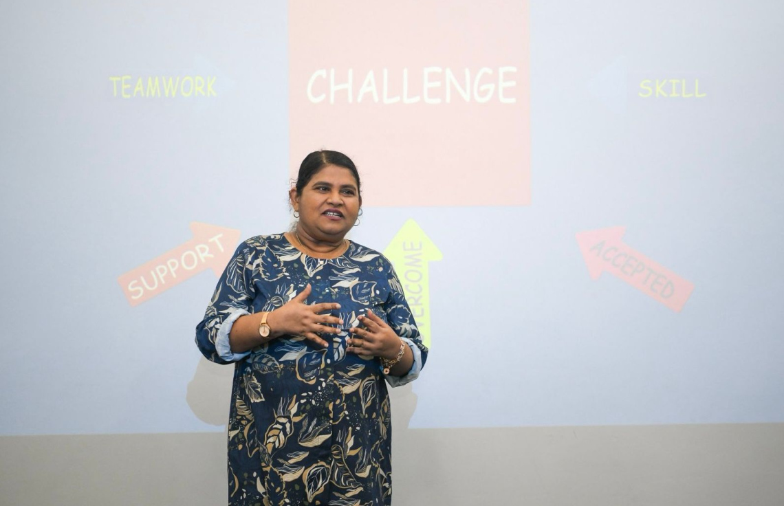 އެފްއެސްއެމްގެ އެމްޑީ އާޝާން. އޭނާ ވިދާޅުވީ، ނަޒާހަތްތެރިކަމާ އެކު ޒިންމާ އަދާކުރުމަށް ސިޔާސީ މީހުން ފުރުސަތު ދޭން ޖެހޭ ކަމަށް -- ފޮޓޯ: އެފްއެސްއެމް