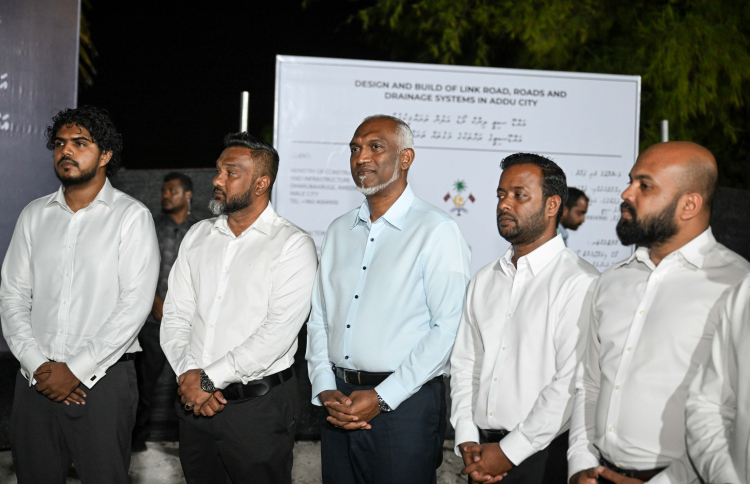 އައްޑޫ ލިންކް ރޯޑާއި ހައިވޭ އަލުން ހަދަން ފަށައިފި