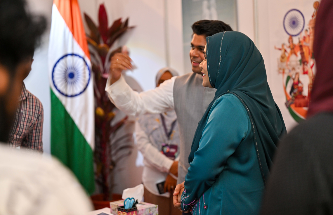 ފަސްޓް ލޭޑީ ސާޖިދާ އިއްޔެ "ވަރަ އެކްސްޕޯ" ބައްލަވައިލައްވަނީ.---ފޮޓޯ: ރައީސް އޮފީސް